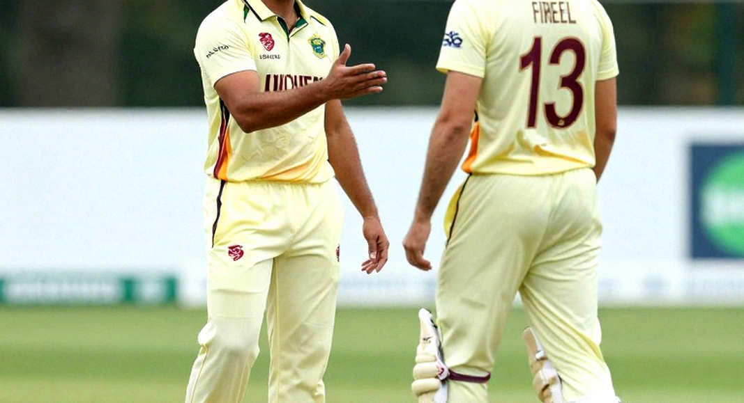इंग्लैंड U19 का पाकिस्तान दौरा: सूची में 18 नाम हैं, पर सबसे बड़ा फ़ैसला दो तेज़ गेंदबाज़ों के देर से जुड़ने में छिपा है