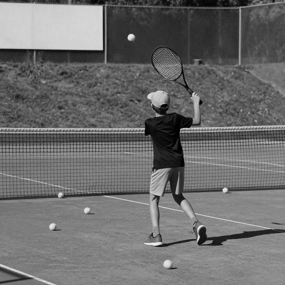 निंगबो में 6-1, 3-6, 6-1: रायबाकिना बचीं, कावा ने दरवाज़ा खटखटाया, और WTA फाइनल्स की सूची रिटायरमेंट ने बनाई